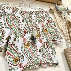 Trendy Off the shoulder boho blouse w paisley print & Gypsy shabby chic vibe